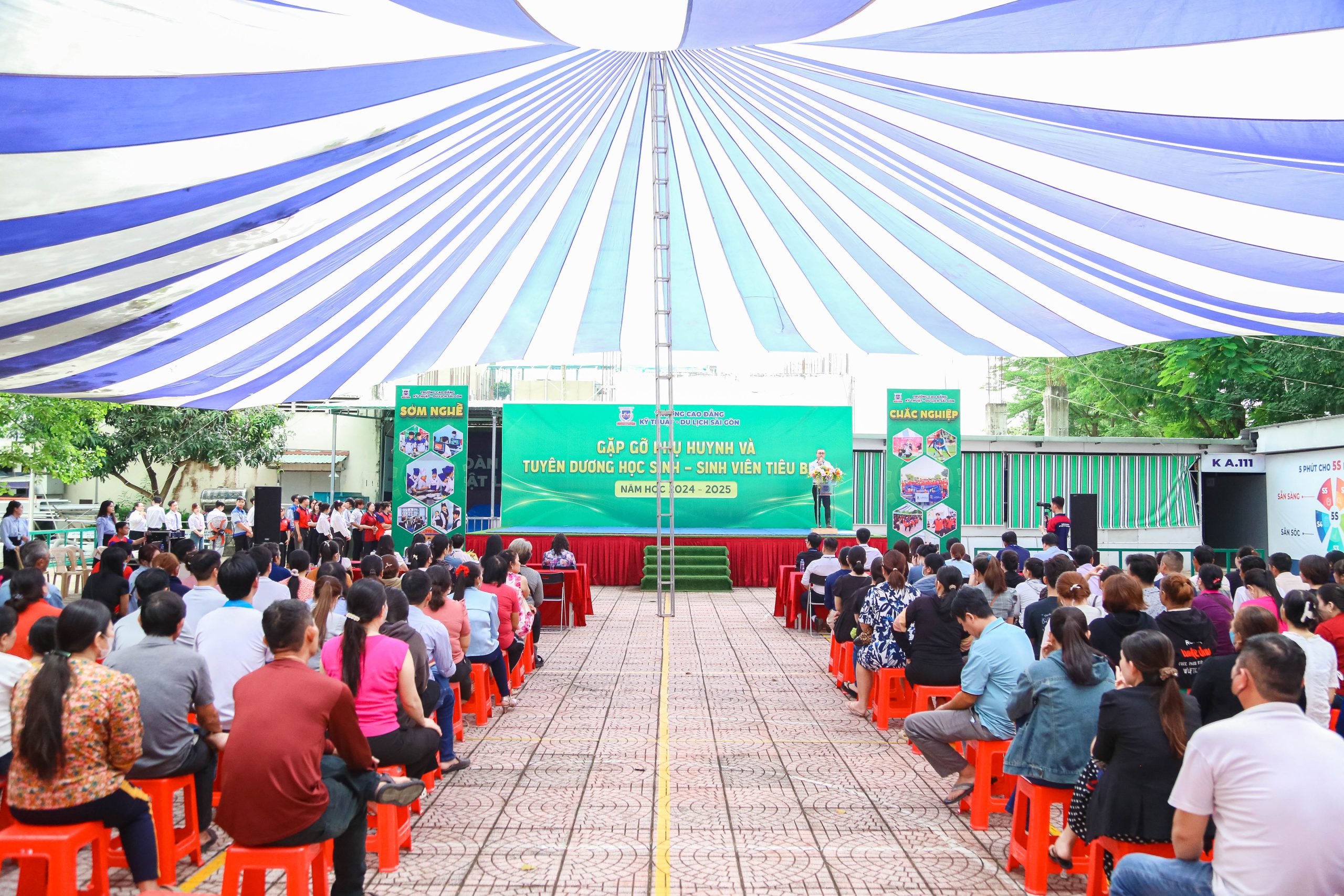gap-go-phu-huynh-tuyen-duong-guong-sinh-vien-stc