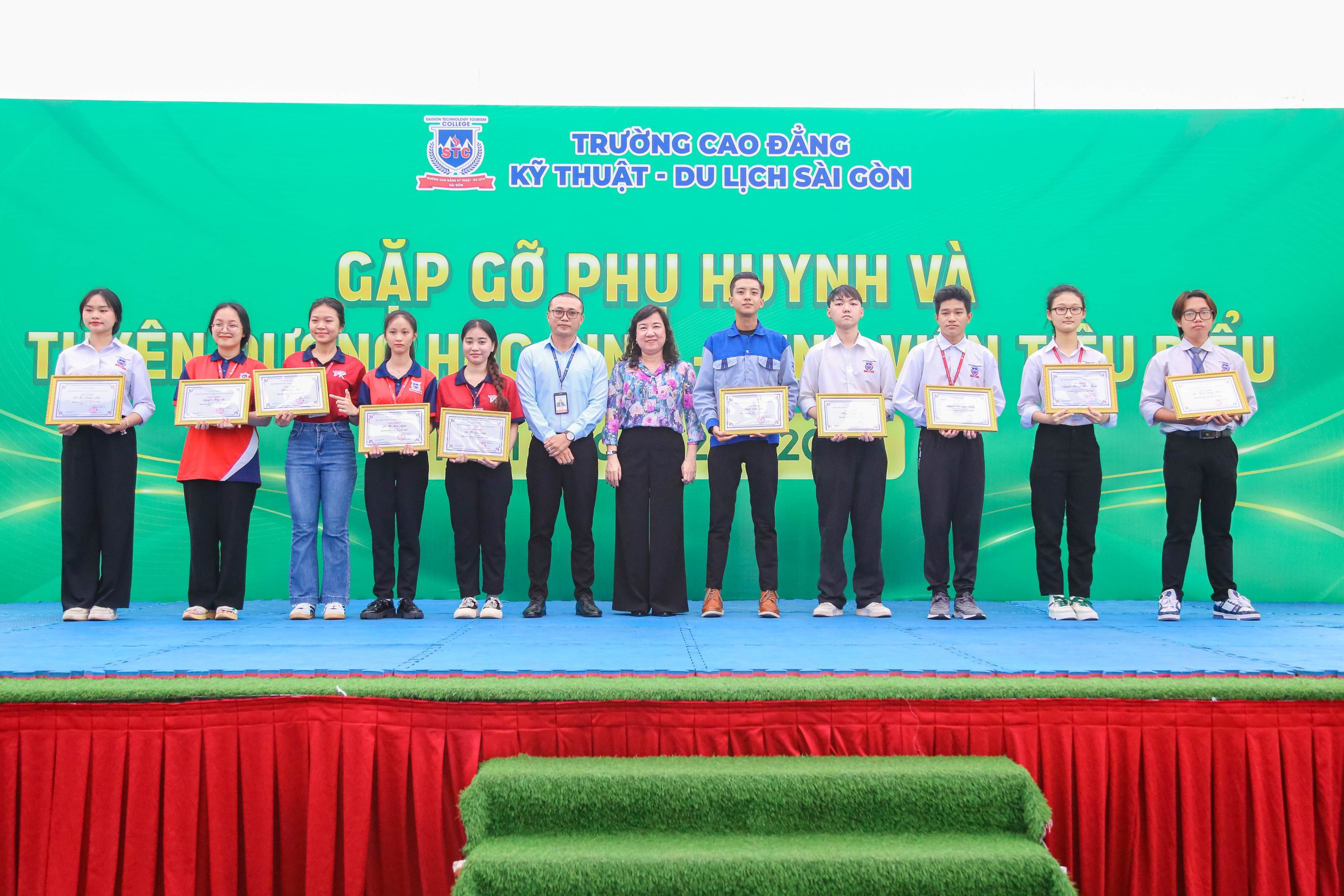 sinh-vien-gioi-nghe-stc